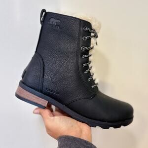 New Sorel Emelie  Short Lace Up Cozy Boots Black Leather Sherpa Lined 7.5us Zip
